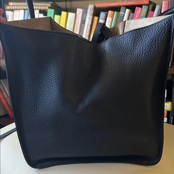 Céline Medium Phantom Bag Textured Calf, Dark Blue Gold Hardware - Picture 9 of 16